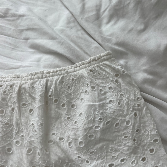 Hollister eyelet tube top Size small Condition: great Color: white Details : - Picture 2 of 3